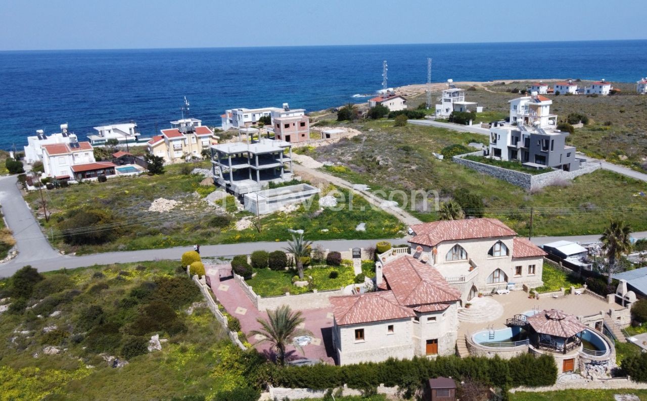 Einzigartige 5 Schlafzimmer Steinvilla mit authentischem Stil in Gehweite zum Meer in Karsiyaka ** 