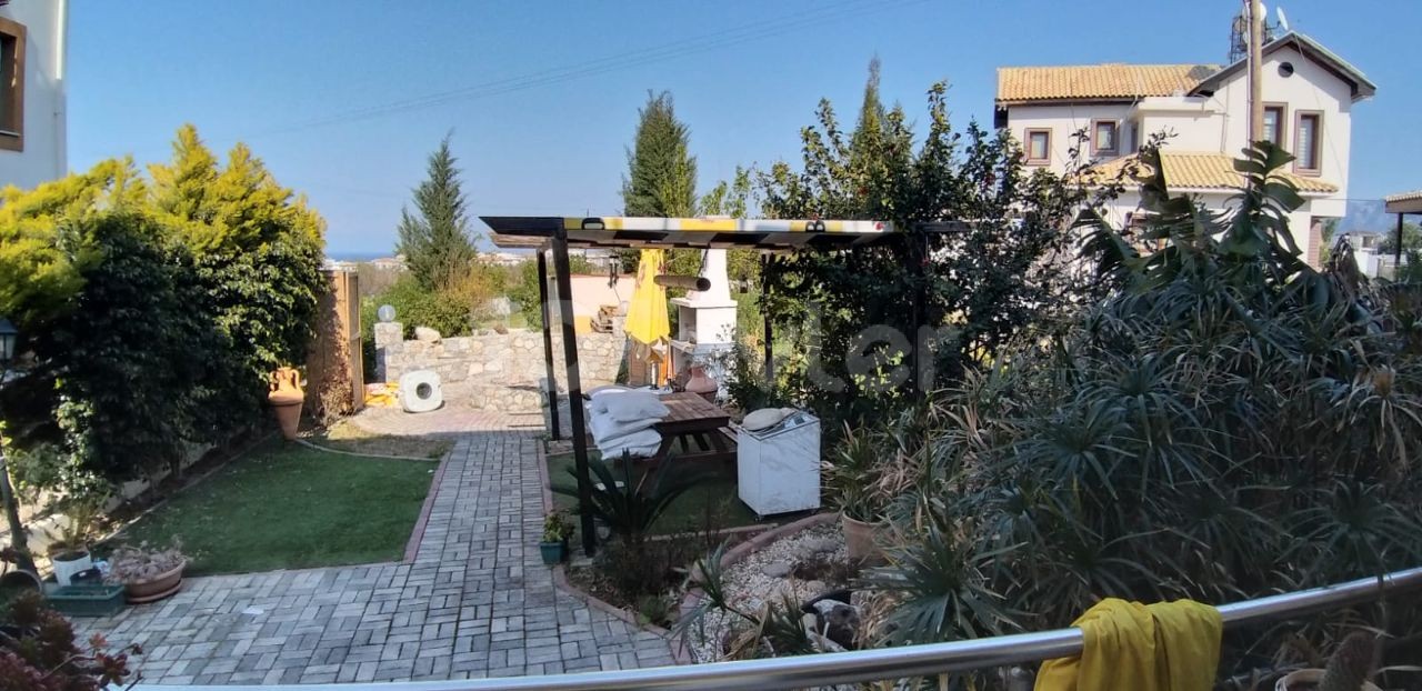 Ground floor 2+1 flat for sale with detached taste in a well-kept complex in Alsancak ** 