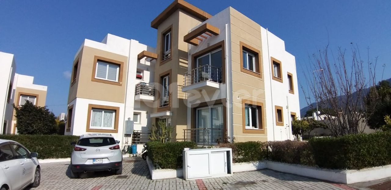 Ground floor 2+1 flat for sale with detached taste in a well-kept complex in Alsancak ** 