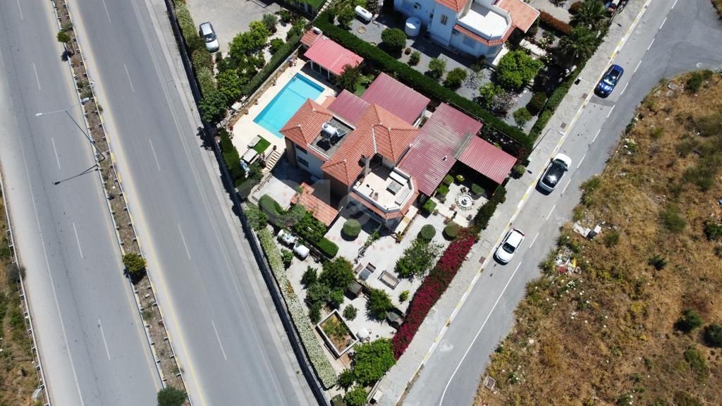 Luxusvilla mit Pool zum Verkauf in Kyrenia Ring Road ** 