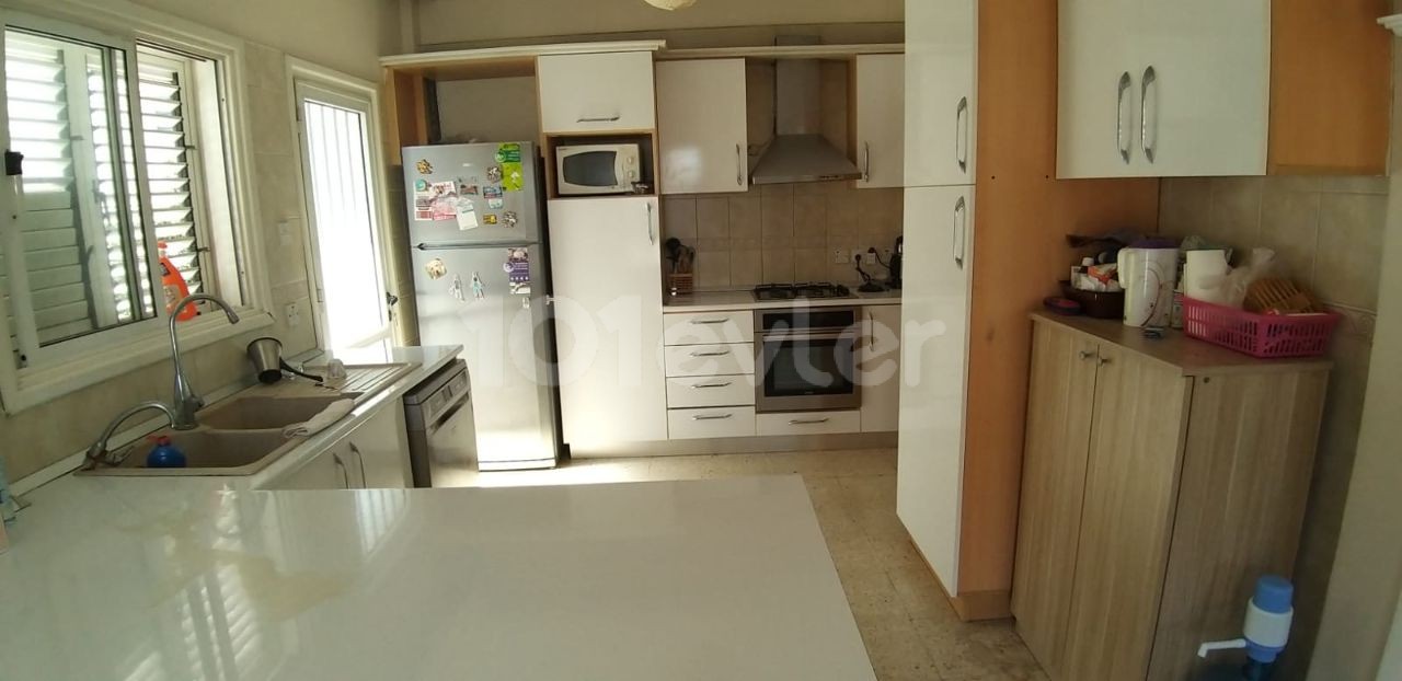 3 + 1 apartments for sale in the center of Kyrenia ** 