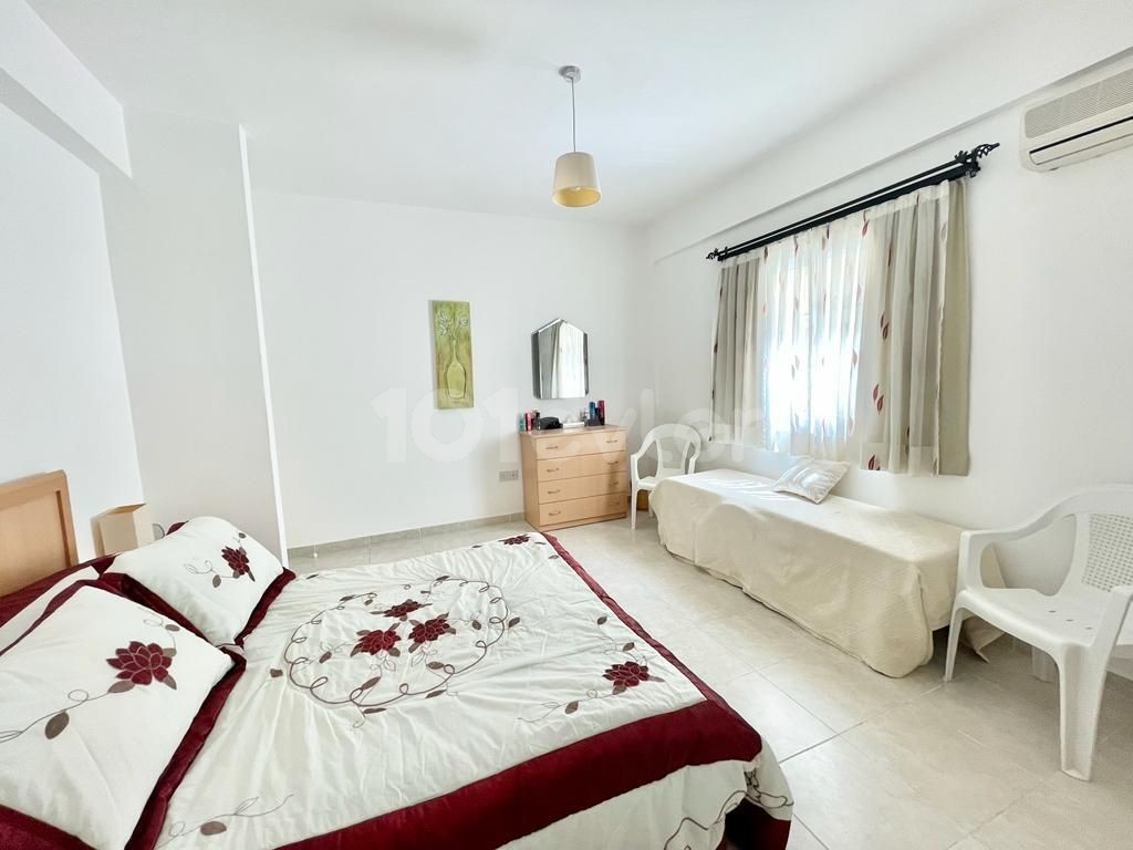 3+1 Wohnung zum Verkauf mit Garten im Erdgeschoss in einem anständigen Ort mit Pool im Zentrum von Kyrenia ** 