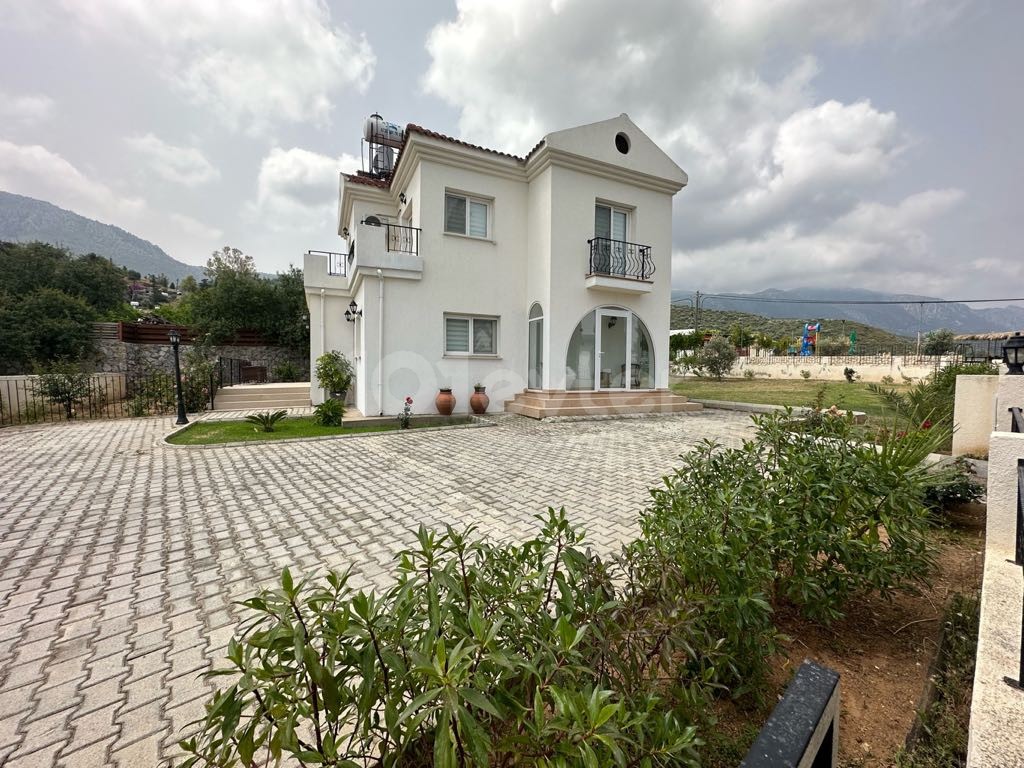 Villa To Rent in Yeşiltepe, Kyrenia