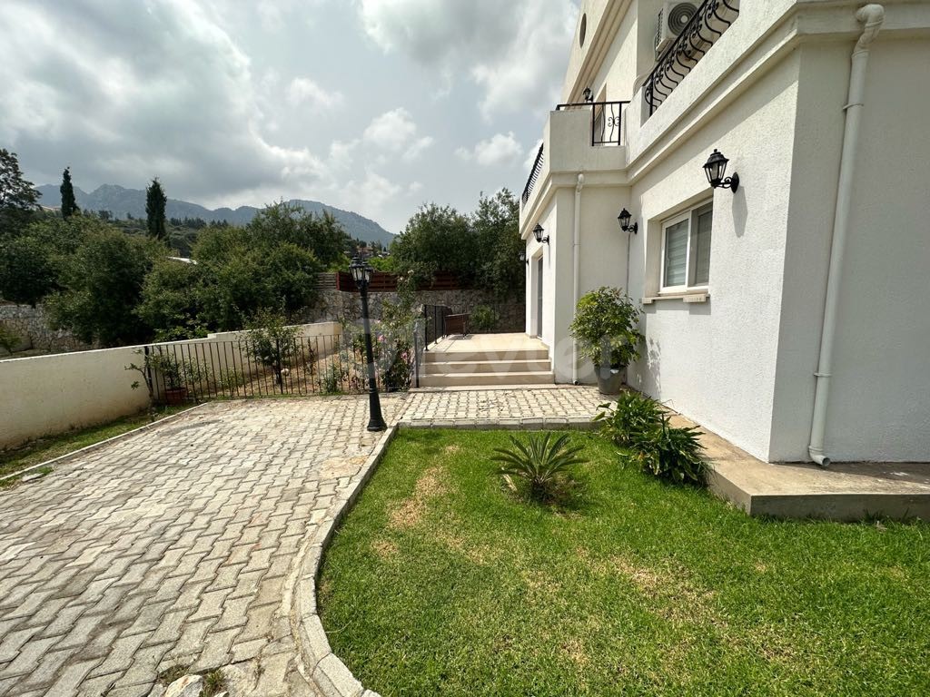 Yeşiltepe’de kiralık müstakil 3+1 full eşyalı villa