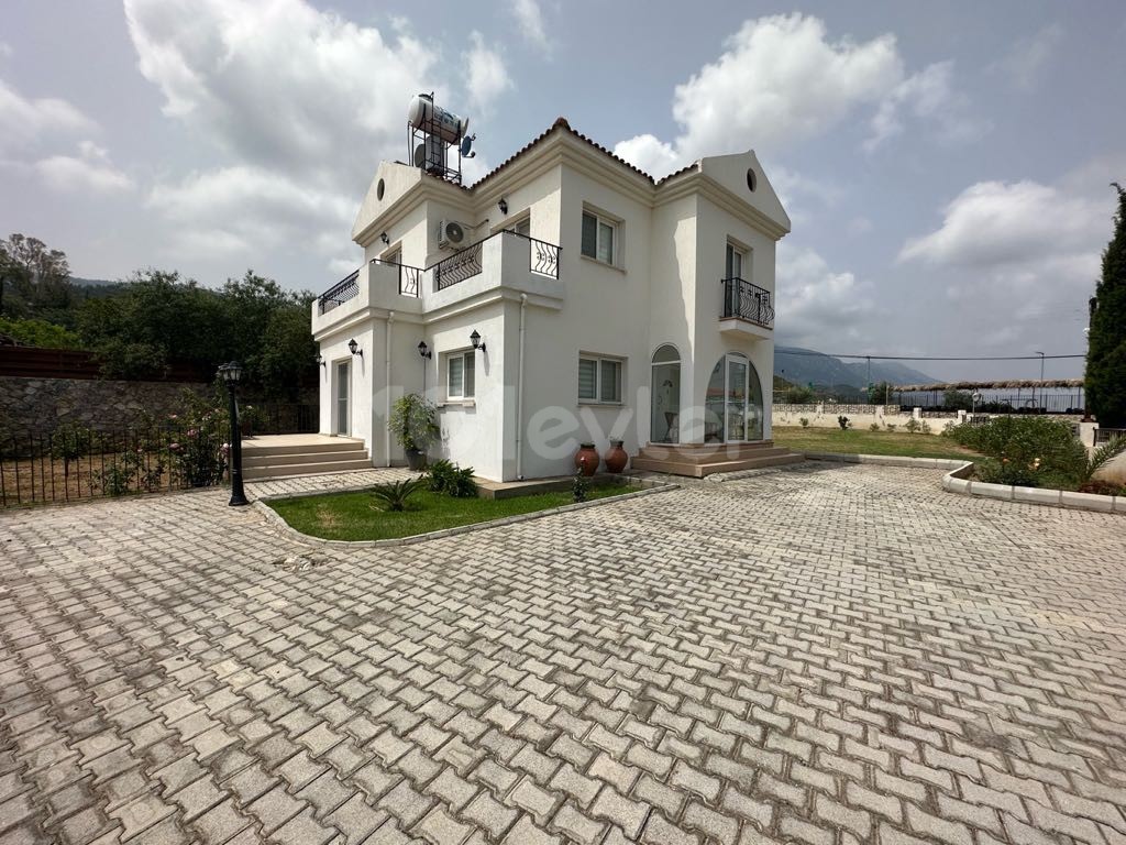 Villa To Rent in Yeşiltepe, Kyrenia