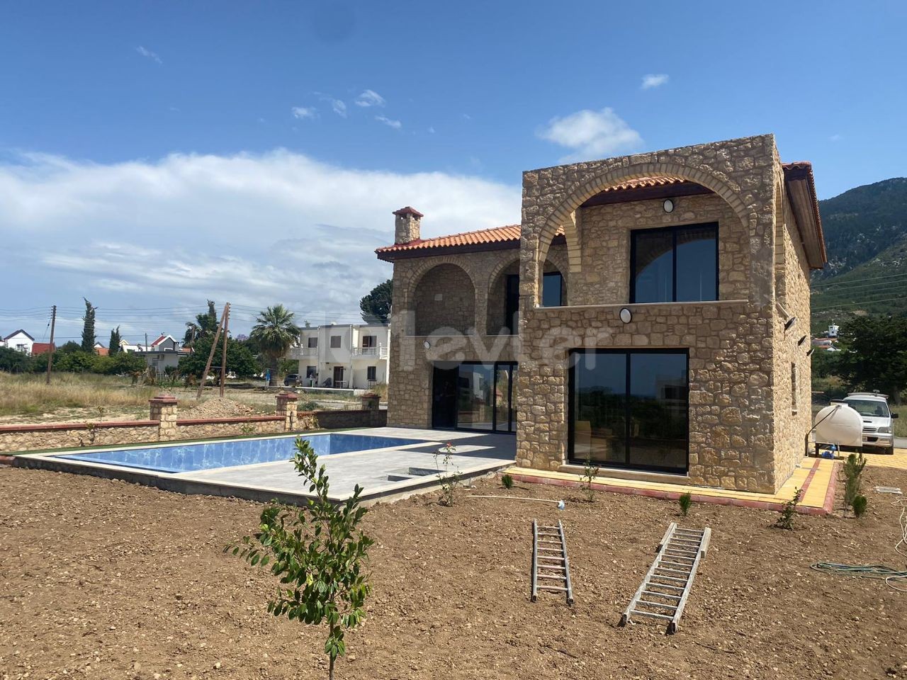 Gorgeous 4+1 stone house in Karşıyaka