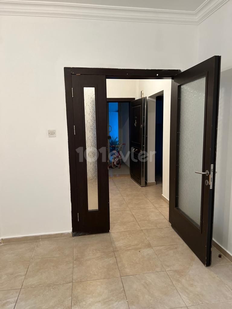 Flat To Rent in Alsancak, Kyrenia