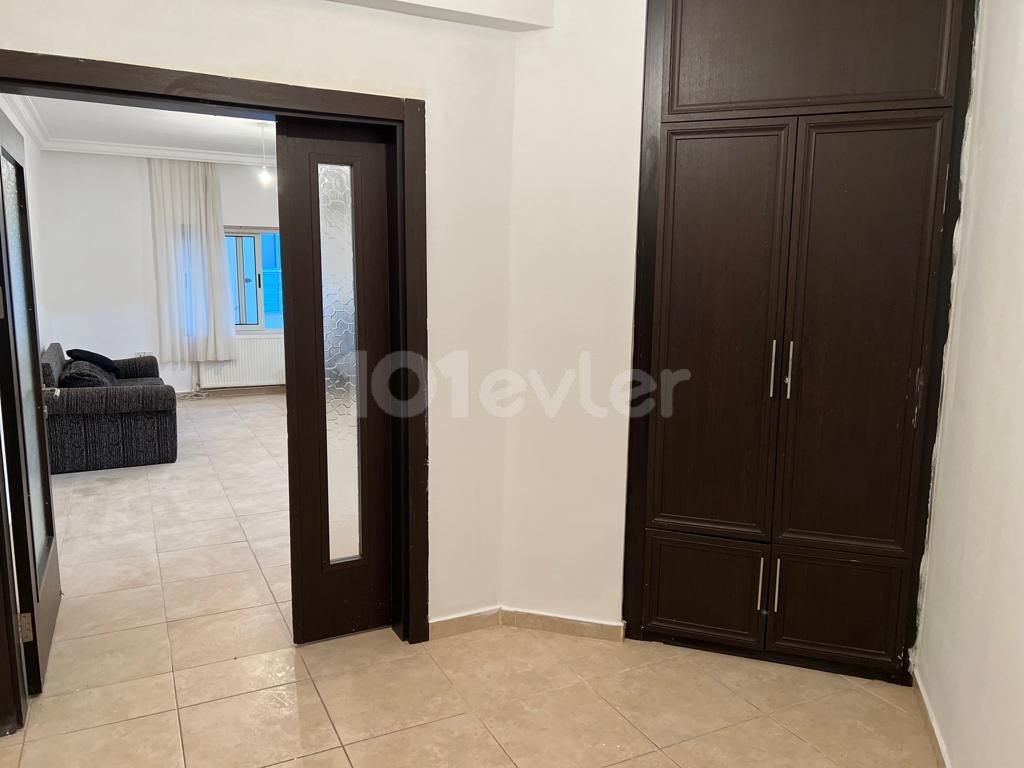 Flat To Rent in Alsancak, Kyrenia