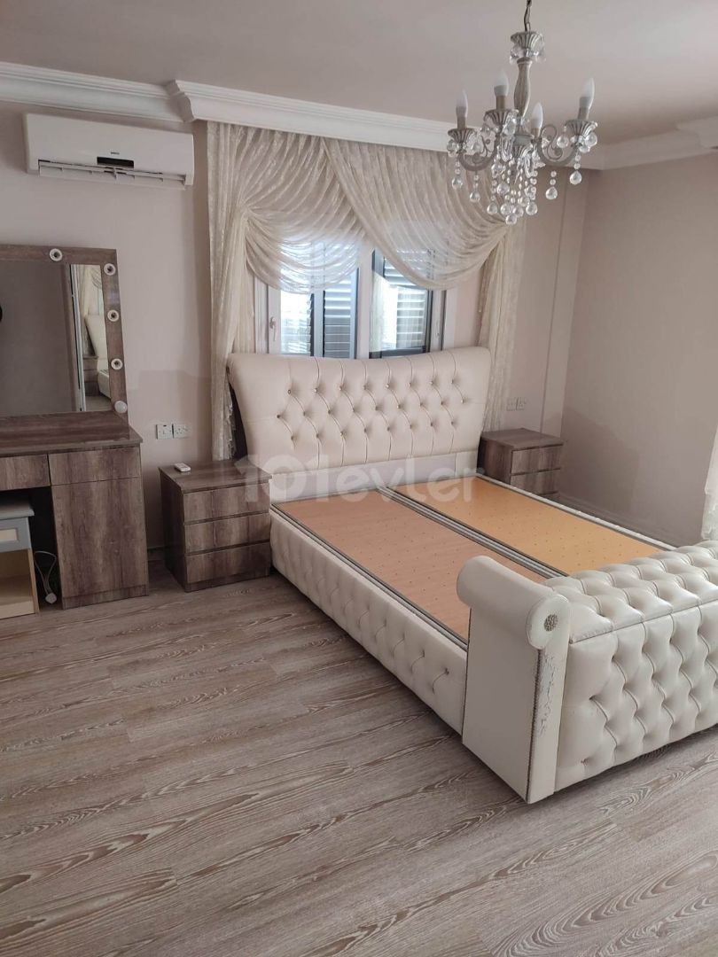 GEMİKONAĞINDA SATILIK DAİRE(PENTHOUSE)-FOR SALE FLAT(PENTHOUSE)