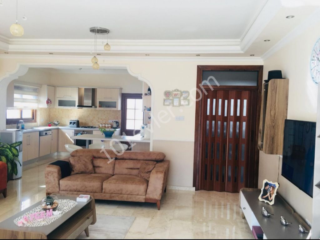 3 + 1 PENTHOUSE ZU VERKAUFEN IN DER OBEREN KYRENIA - ALTER PREIS LLOGARA 145,000 (0533 820 2055) ** 