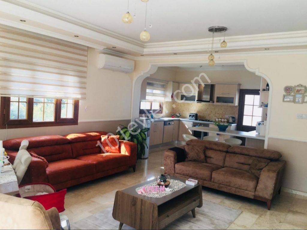 3 BEDROOM PENTHOUSE FOR SALE IN UPPER KYRENIA - PRICE WAS £145,000 (0533 820 2055)