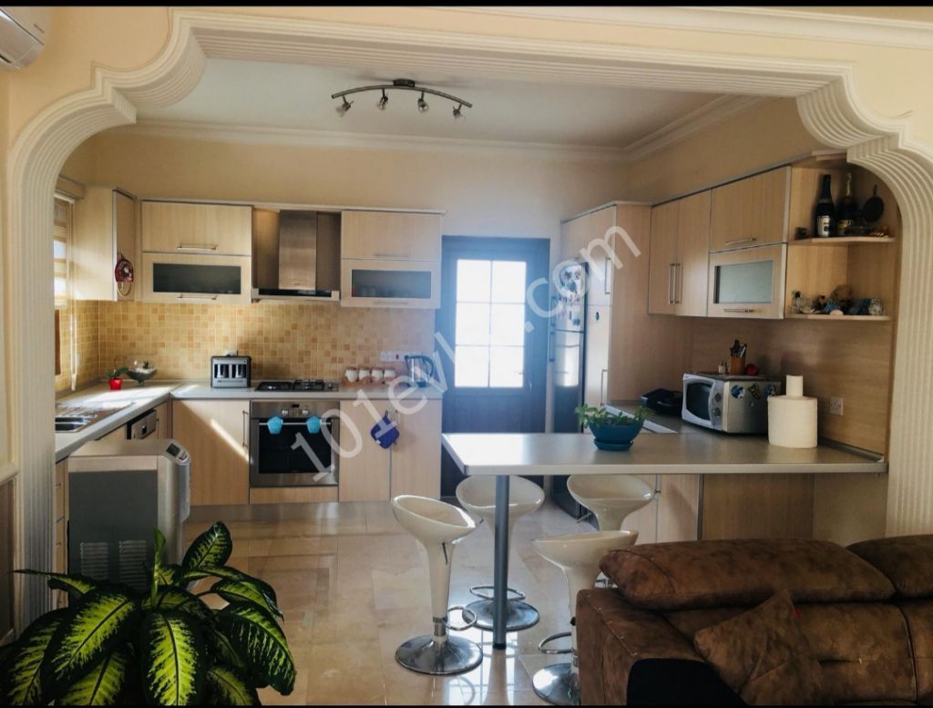 3 BEDROOM PENTHOUSE FOR SALE IN UPPER KYRENIA - PRICE WAS £145,000 (0533 820 2055)