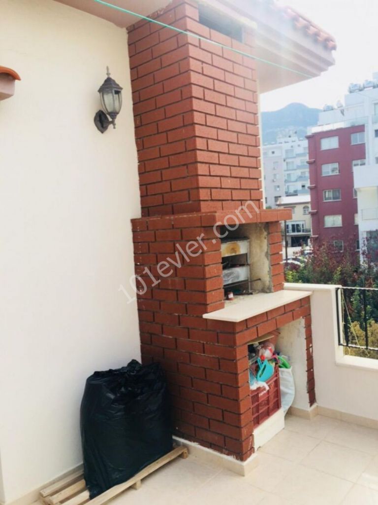 YUKARI GİRNE'DE SATILIK 3+1 PENTHOUSE - ESKİ FİYAT £145,000  (0533 820 2055)