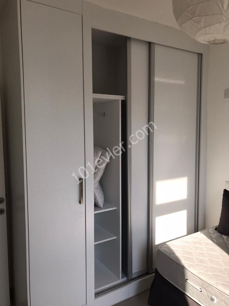 Girne Merkez'de Hürdeniz Market arkasında kiralık 2+1 full lüks eşyalı daire. 