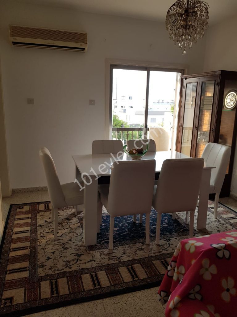 Girne Merkez'de kiralık 3+1 eşyalı daire. 