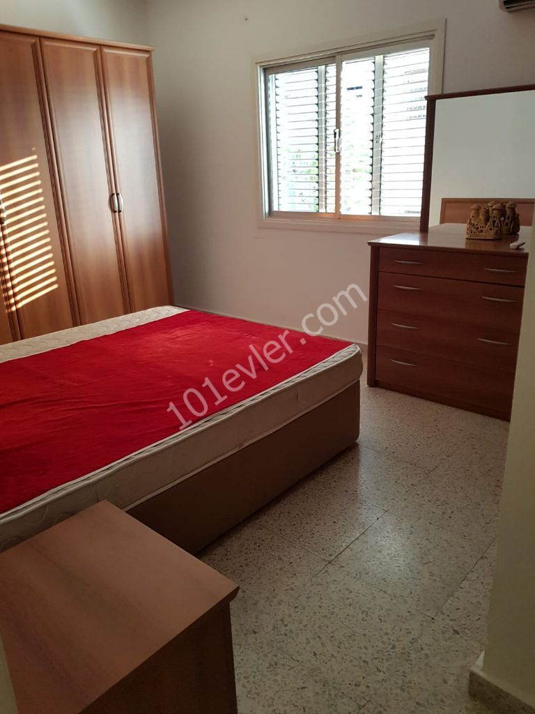 Girne Merkez'de kiralık 3+1 eşyalı daire. 