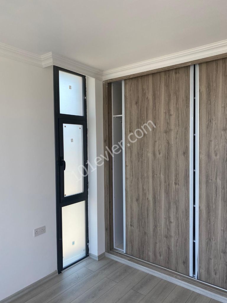 Alsancak New 2 + 1 Apartments - Центральный бассейн ** 