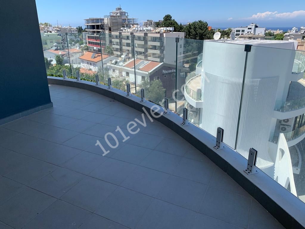 GİRNE MERKEZ'DE KİRALIK 3+1 FULL EŞYALI GENİŞ LÜKS DENİZ MANZARALI DAİRE. BARIŞ 05338376242