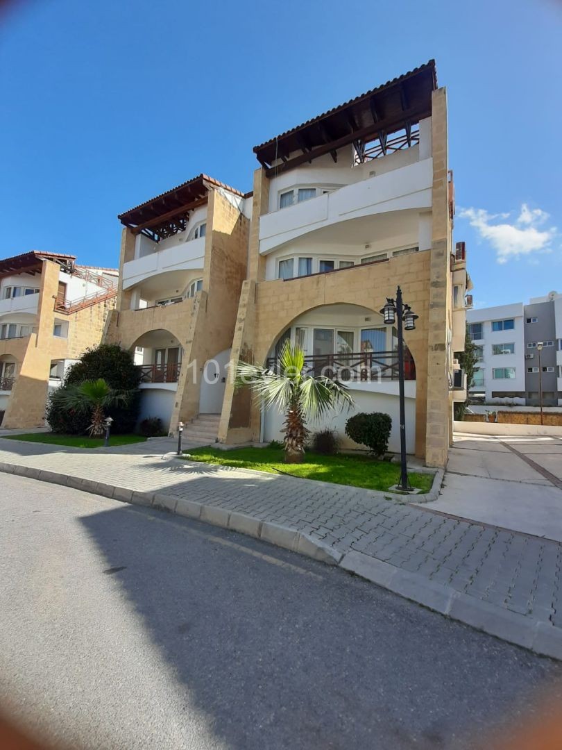 AN APARTMENT ON A SITE WITH A POOL ** 