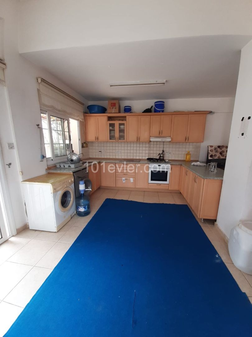 220M2 PENTHOUSE-WOHNUNG-HINTER KYRENIA LAVASH ** 