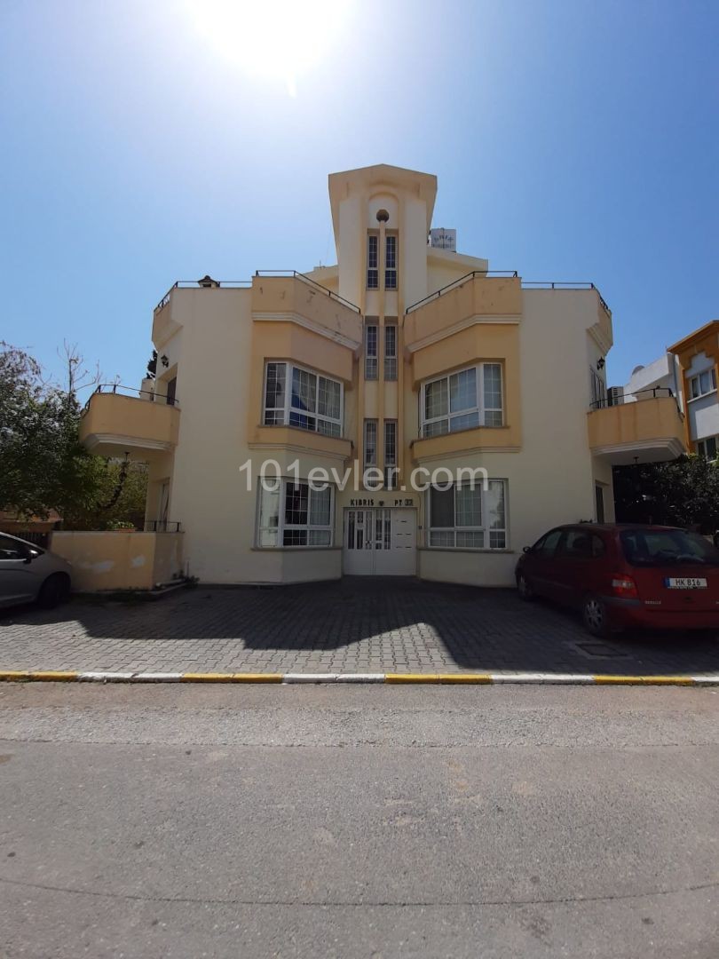 220M2 PENTHOUSE-WOHNUNG-HINTER KYRENIA LAVASH ** 