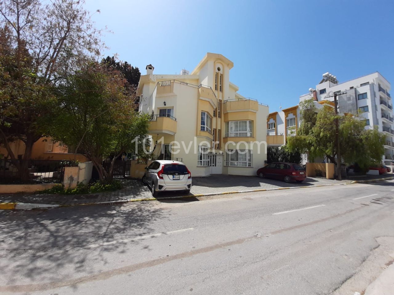 220M2 PENTHOUSE-WOHNUNG-HINTER KYRENIA LAVASH ** 