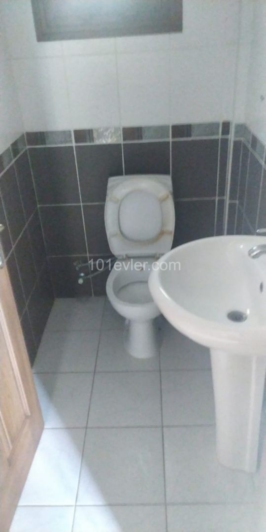 Flat To Rent in Yukarı Girne, Kyrenia