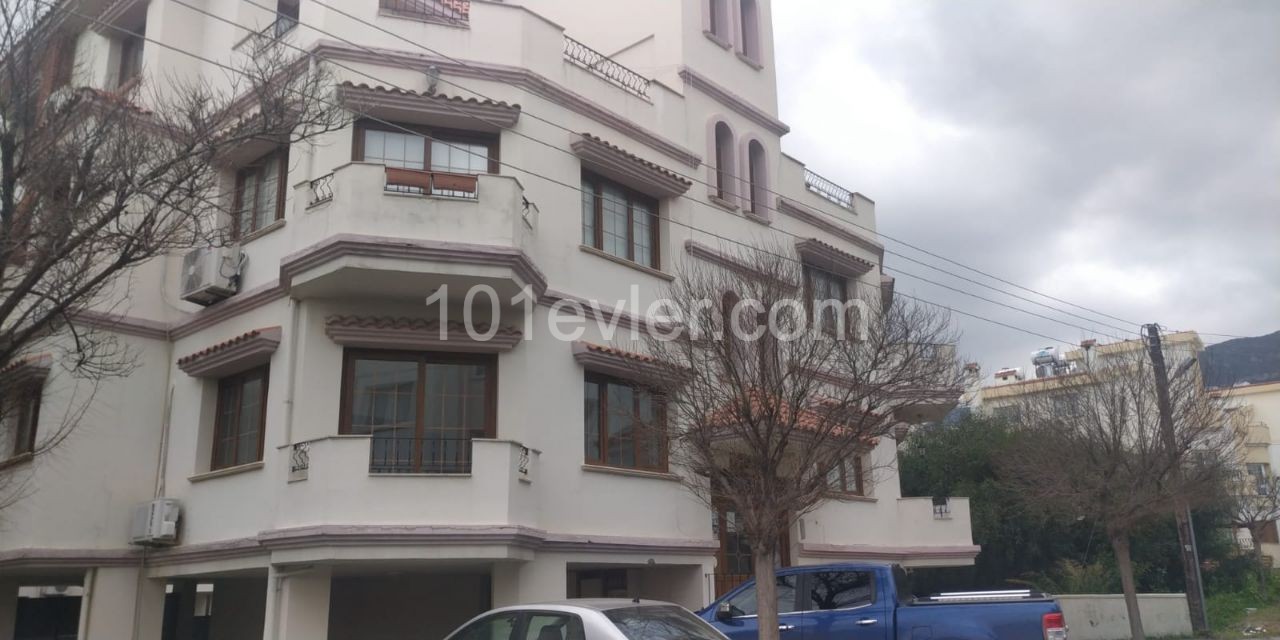 Flat To Rent in Yukarı Girne, Kyrenia