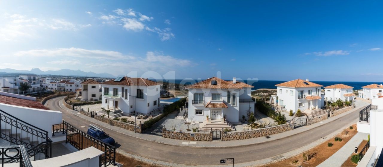 THREE BEDROOM APARTMENT BY THE SEA