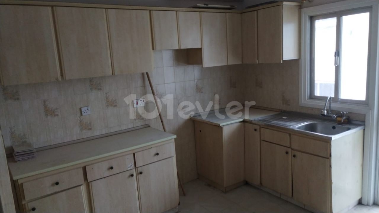 Flat To Rent in Aşağı Girne, Kyrenia