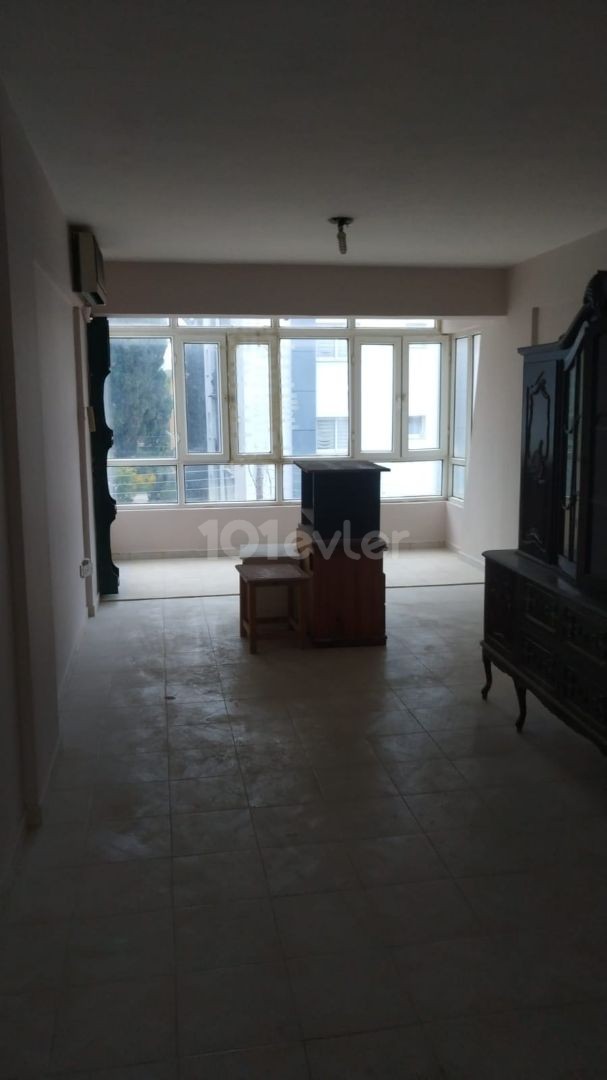 Flat To Rent in Aşağı Girne, Kyrenia