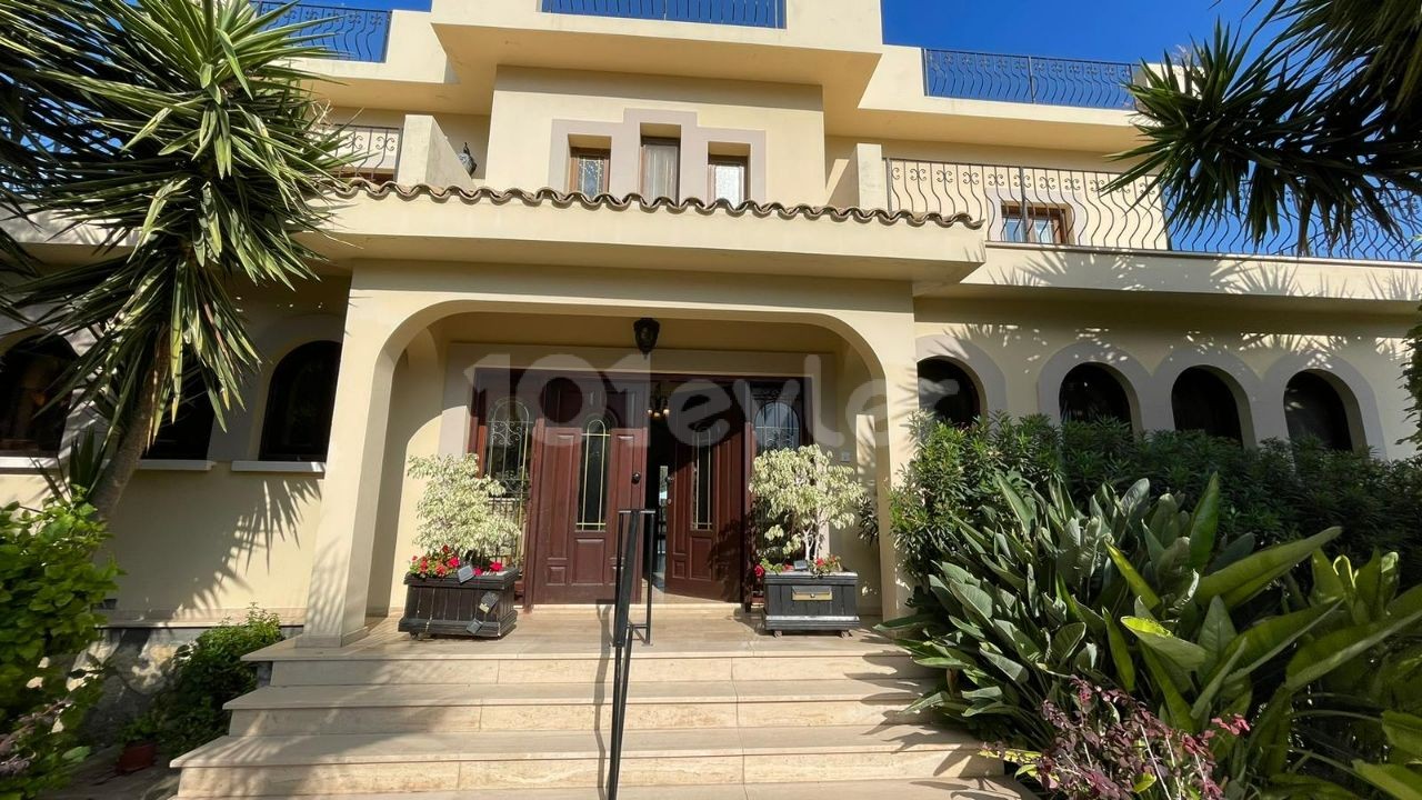 EXQUISITE 4 BEDROOM VILLA WITH PRIVATE POOL