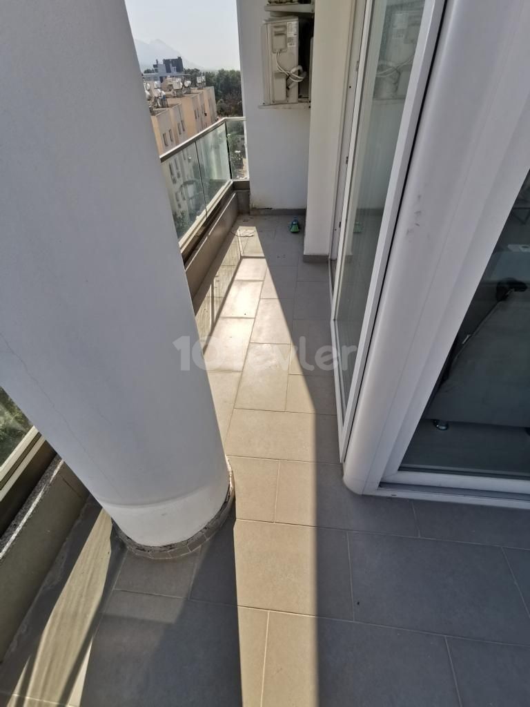 Girne Merkezde Satılık 1+1 Eşyalı Daire