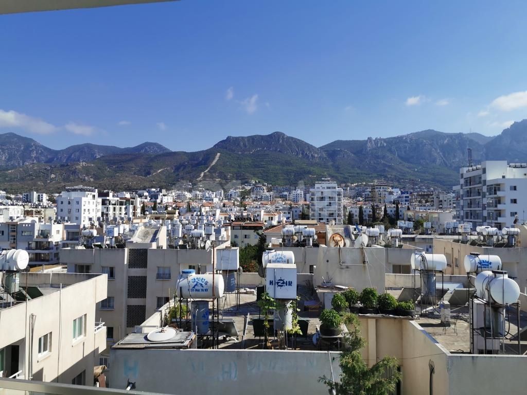 1+1 möblierte Wohnung zum Verkauf im Zentrum von Kyrenia