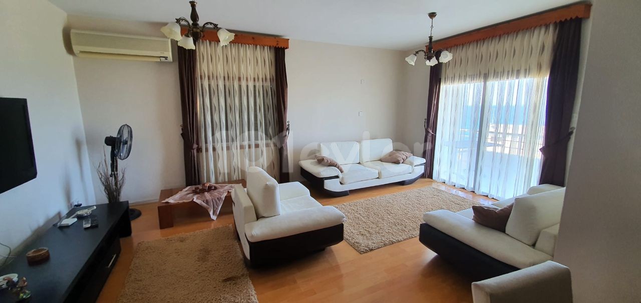 Girne Merkezde Kiralık 3+1 Eşyalı Daire  (Aile İçin)