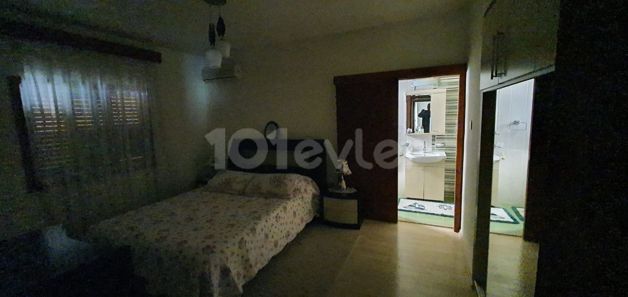 Girne Merkezde Kiralık 3+1 Eşyalı Daire  (Aile İçin)