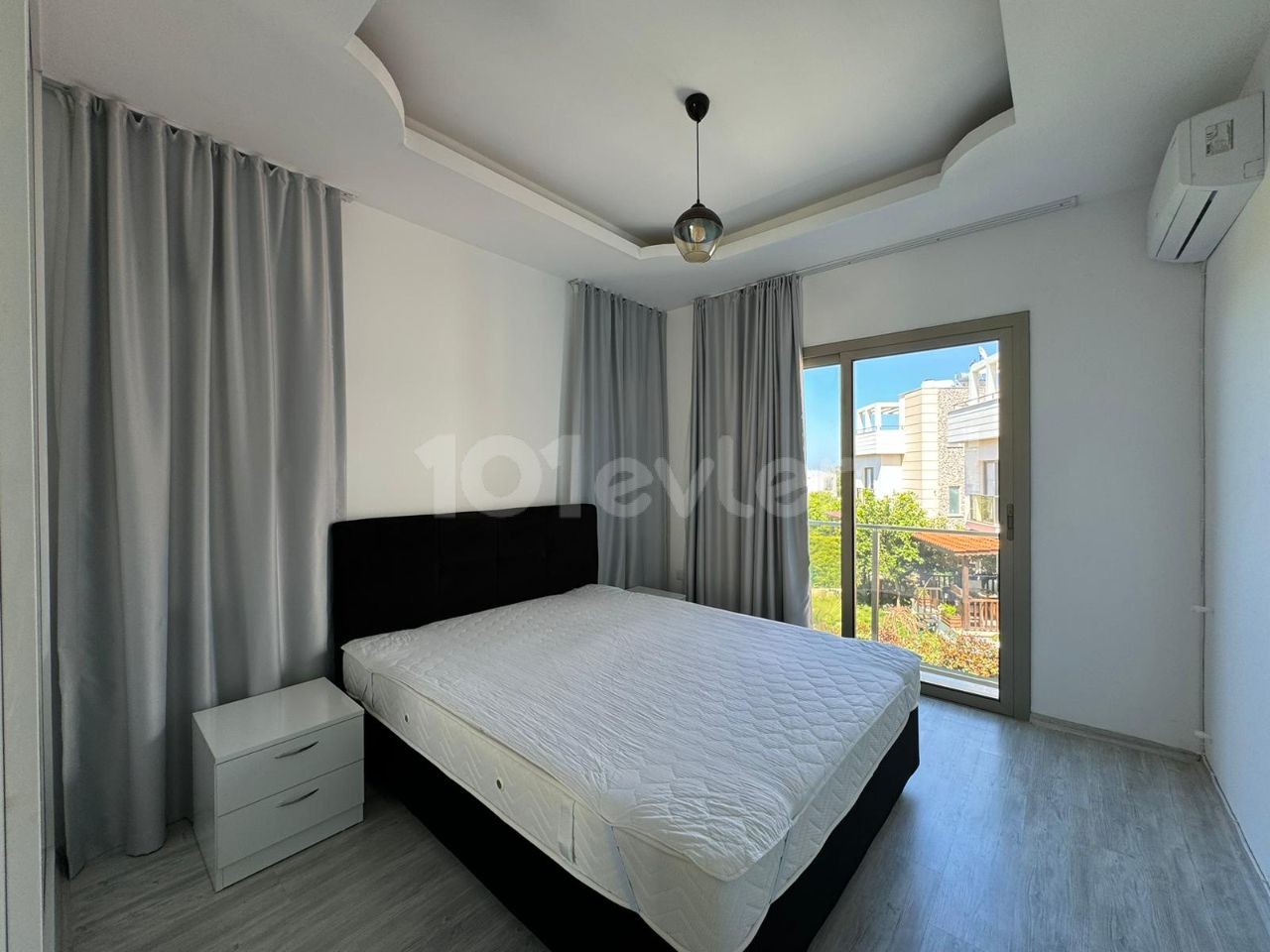 Alsancak,  kiralik 3+1 eşyalı villa, özel bahçe, ortak havuz