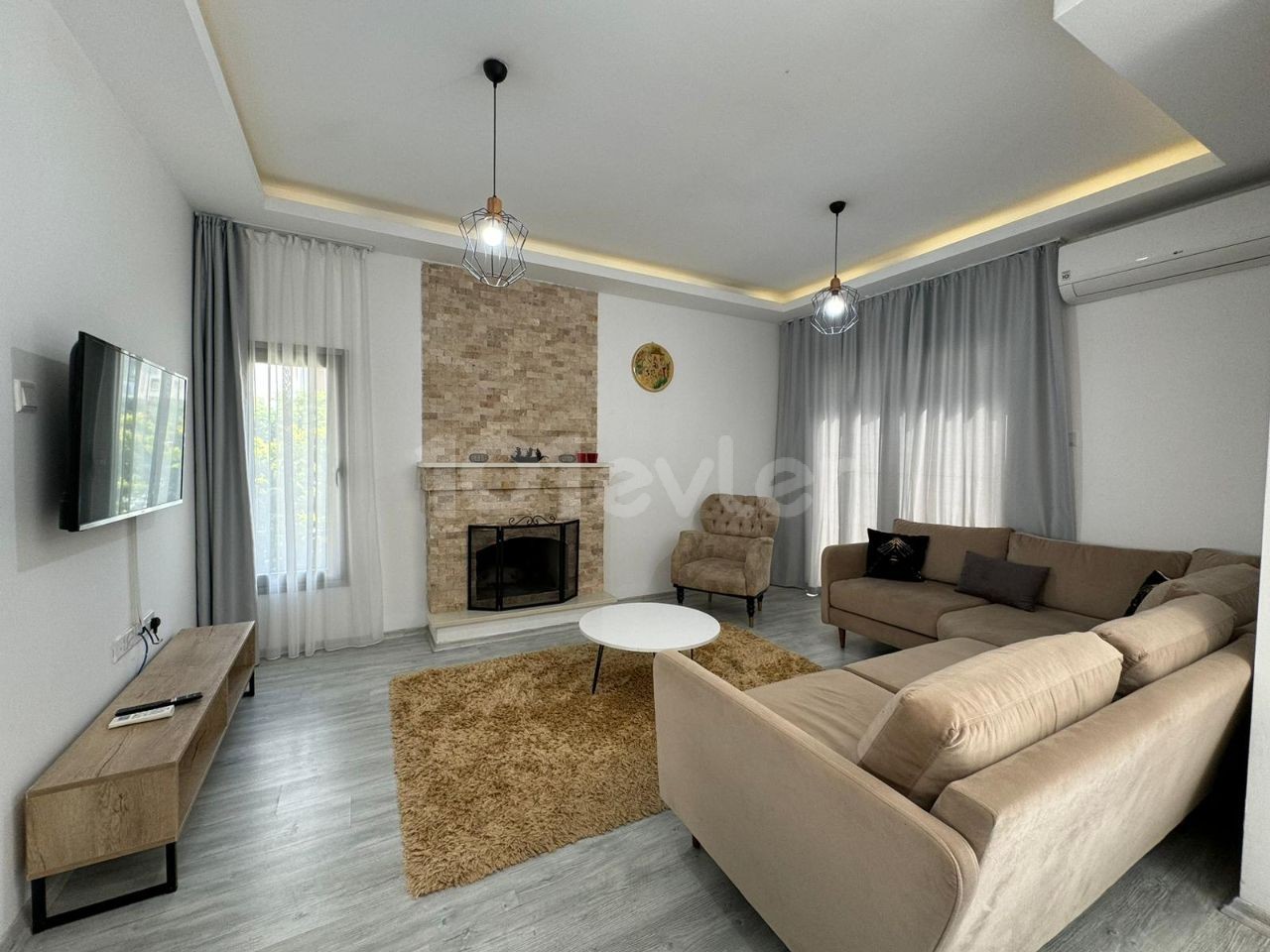 Alsancak,  kiralik 3+1 eşyalı villa, özel bahçe, ortak havuz