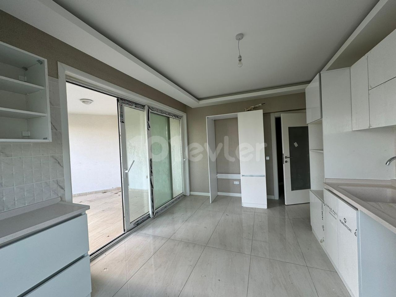 2+1 Unfurnished Flat for Rent in Kyrenia Center