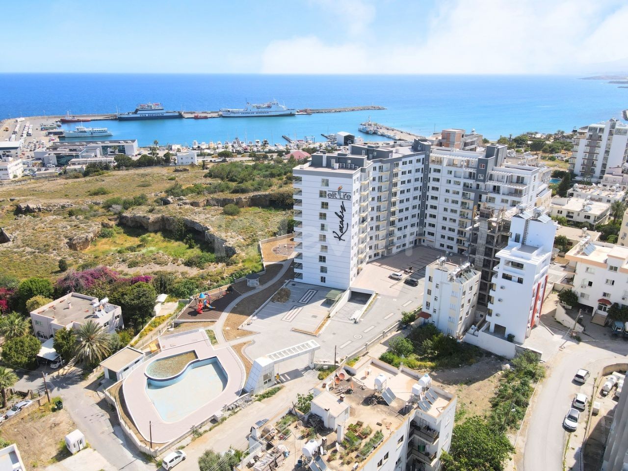2+1 Unfurnished Flat for Rent in Kyrenia Center