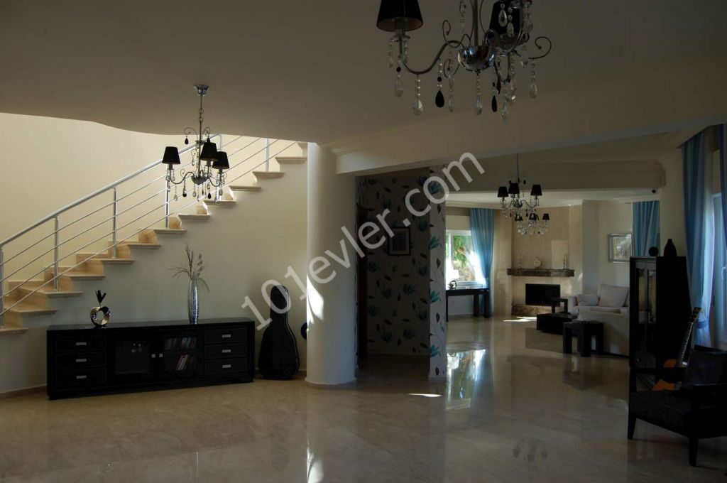 MAGNIFICENT FULLY FURNISHED VILLA - LAPTA