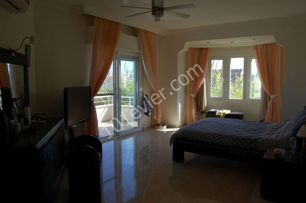 MAGNIFICENT FULLY FURNISHED VILLA - LAPTA