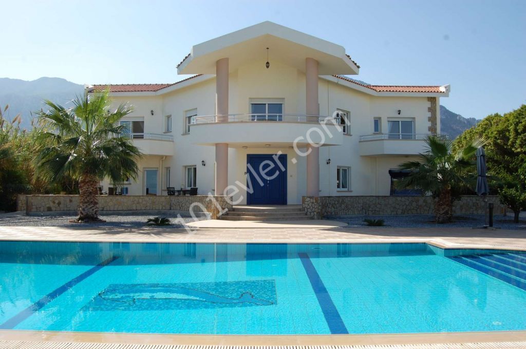 MAGNIFICENT FULLY FURNISHED VILLA - LAPTA