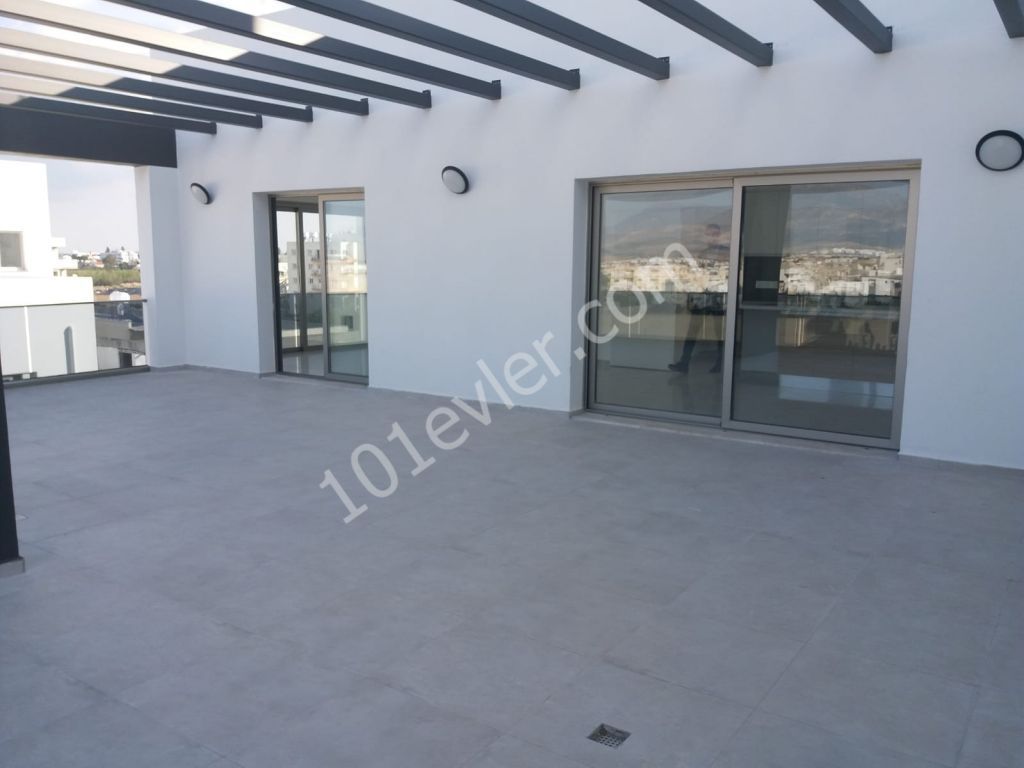 Penthouse For Sale in Küçük Kaymaklı, Nicosia