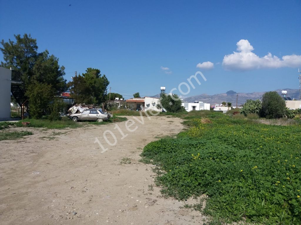 Haspolat'da yol üstünde 1.740 m2 arsa 75.000 GBP