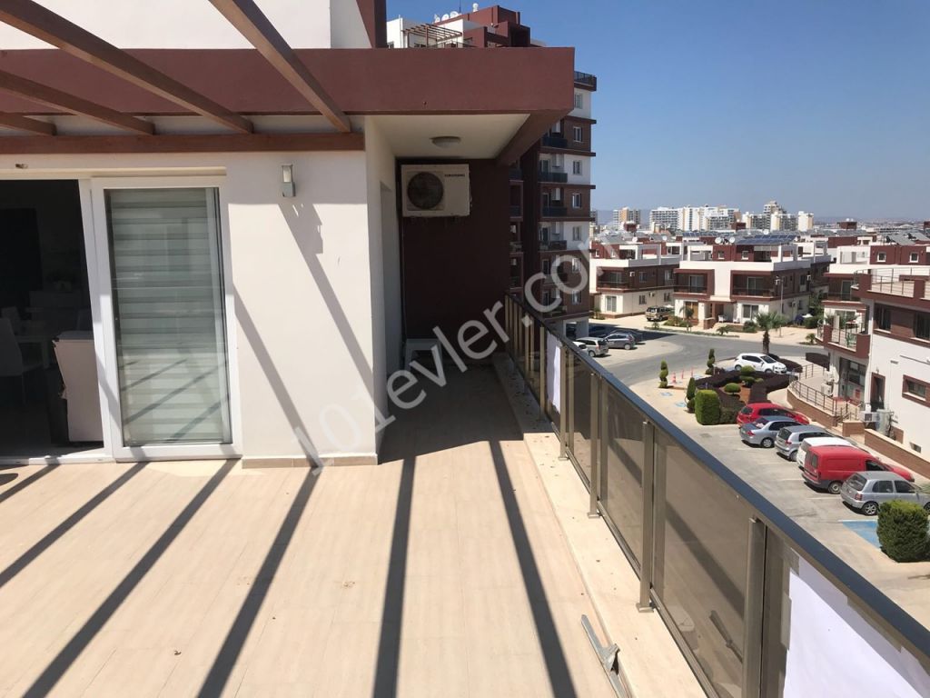 İskele, Long Beach'de satılık  1+1 penthouse daire