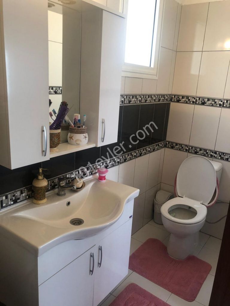 Tüm eşyaları ile birlikte, geniş teraslı penthouse