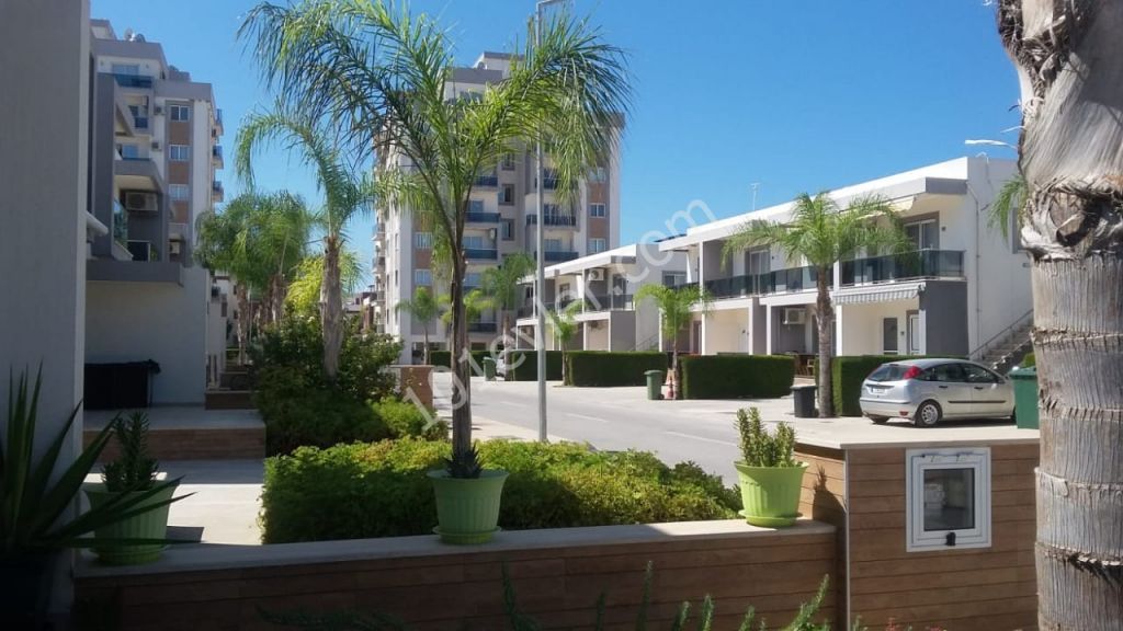 Long Beach bölgesinde, full eşyalı, satılık 2+1 ikiz villa.