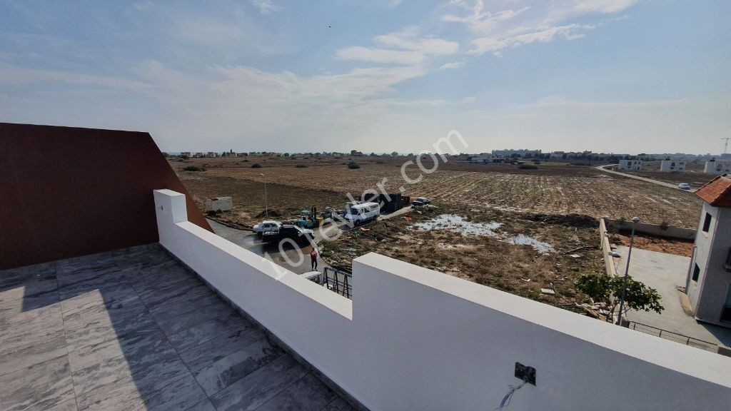 TRIPLEX, bahçeli, lüks ikiz villa. FAİZSİZ ödeme planı