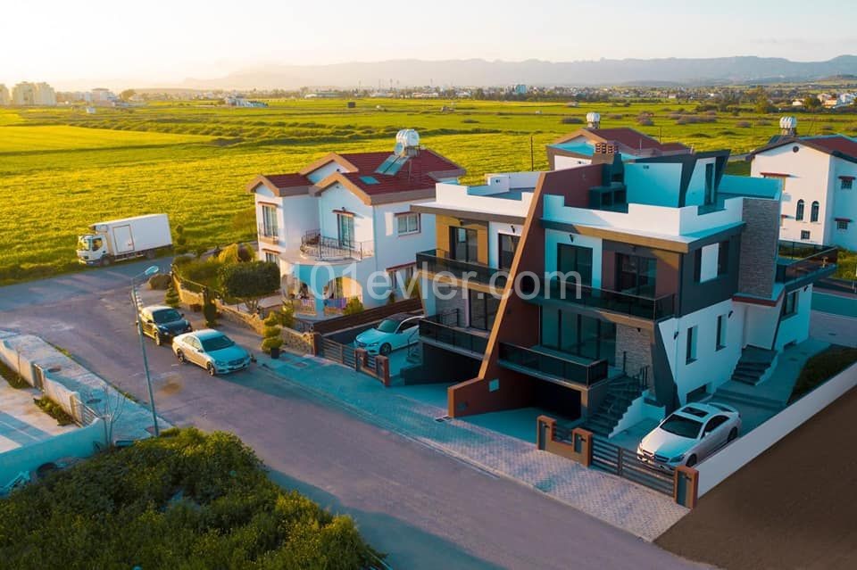 TRIPLEX, bahçeli, lüks ikiz villa. FAİZSİZ ödeme planı